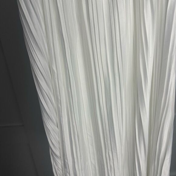 NWT LBLC Normal White Pleated Dress Flowy Size Medium (v1) - Picture 6 of 6